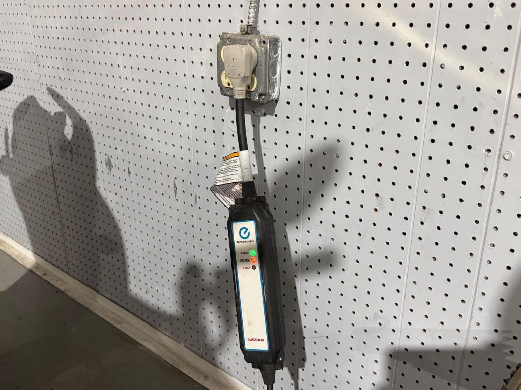 2017 Nissan Leaf Image 19