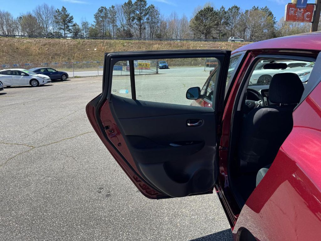 2017 Nissan Leaf Image 25