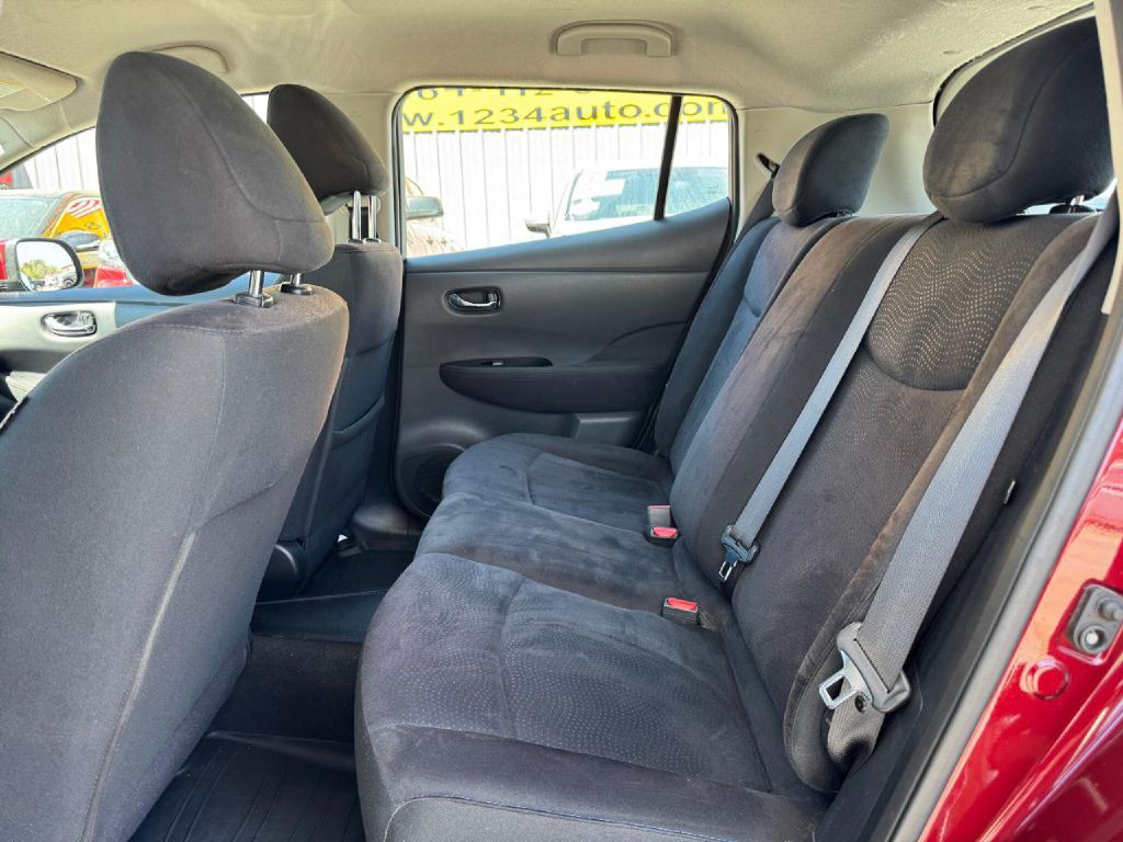 2017 Nissan Leaf Image 26