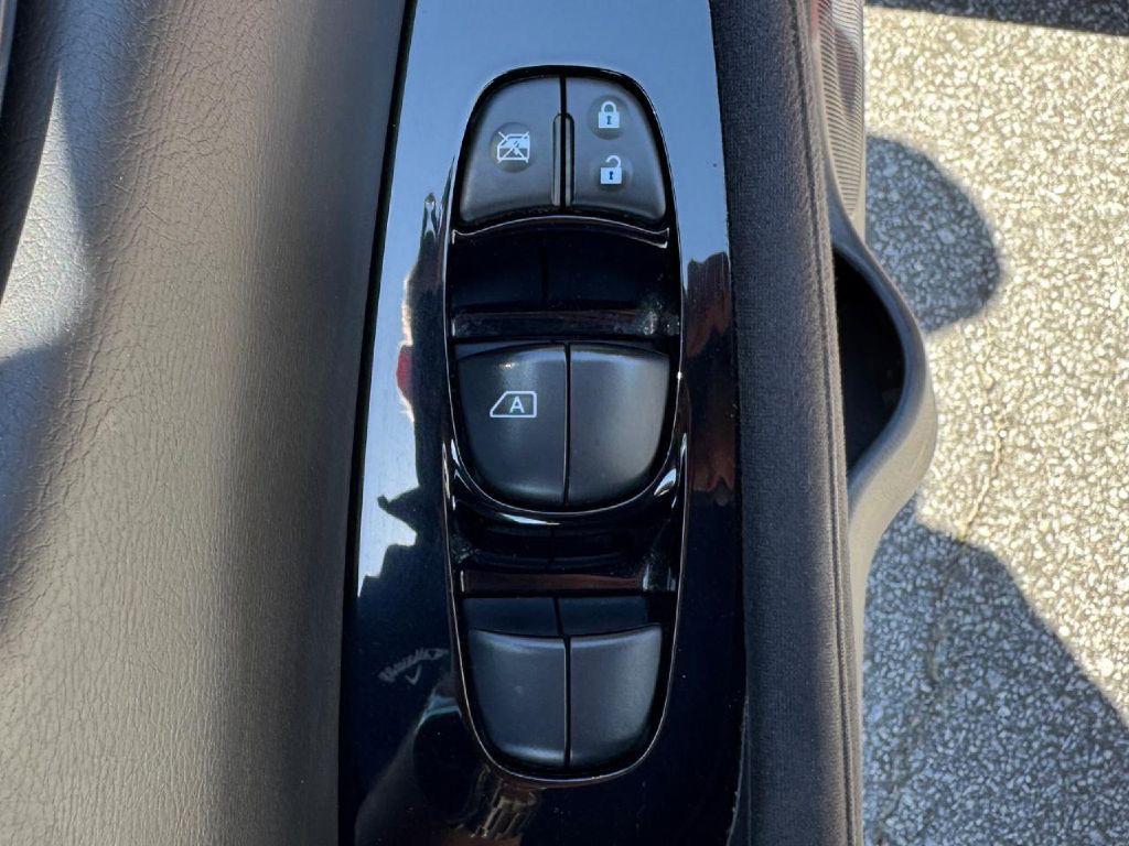 2017 Nissan Leaf Image 28