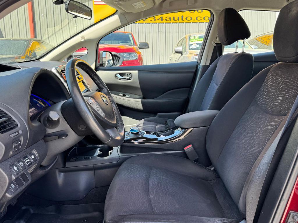 2017 Nissan Leaf Image 31