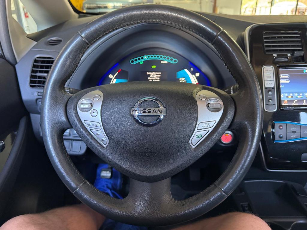 2017 Nissan Leaf Image 35