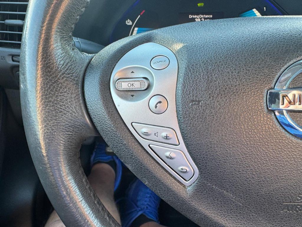 2017 Nissan Leaf Image 37