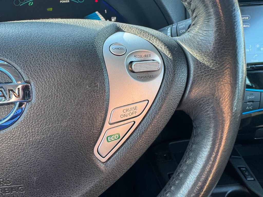 2017 Nissan Leaf Image 40