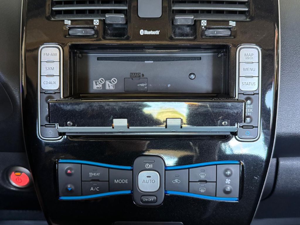 2017 Nissan Leaf Image 42