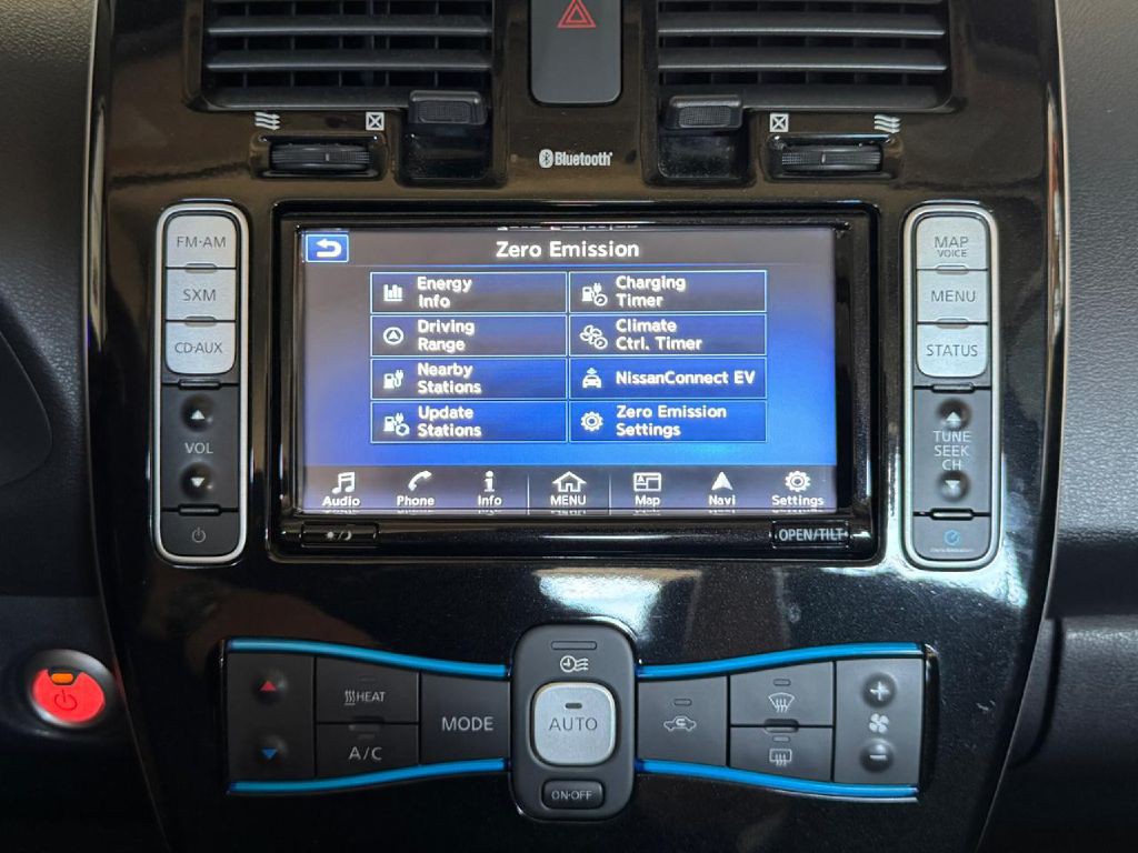 2017 Nissan Leaf Image 48