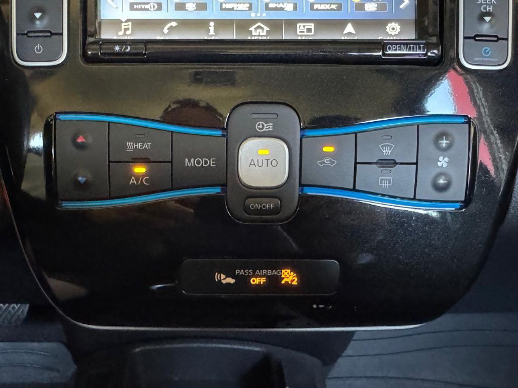 2017 Nissan Leaf Image 51