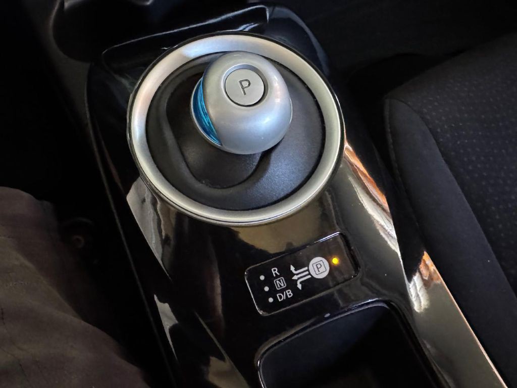 2017 Nissan Leaf Image 55