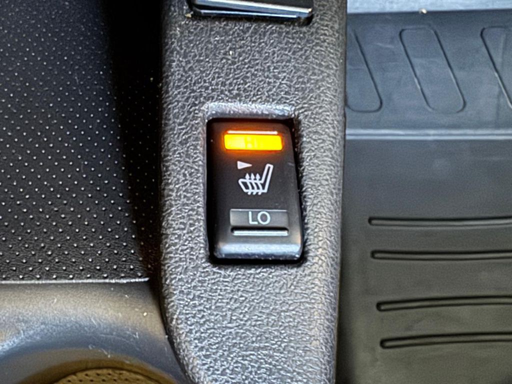 2017 Nissan Leaf Image 57