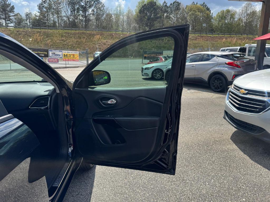 2021 Jeep Cherokee Image 8