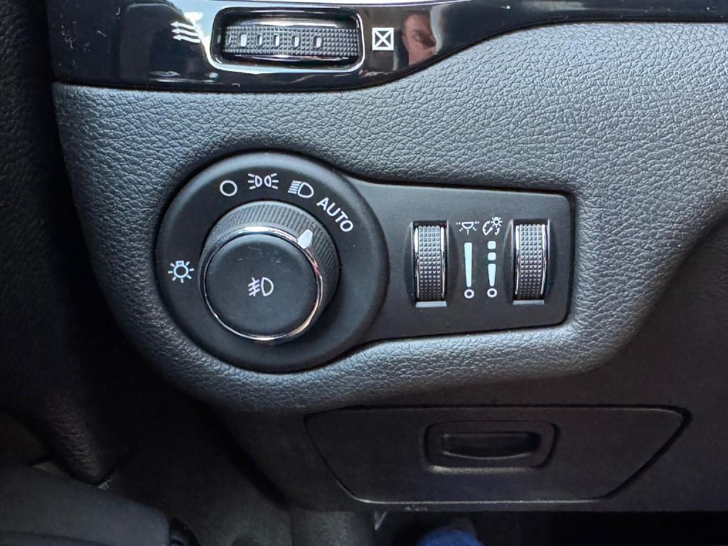 2021 Jeep Cherokee Image 37