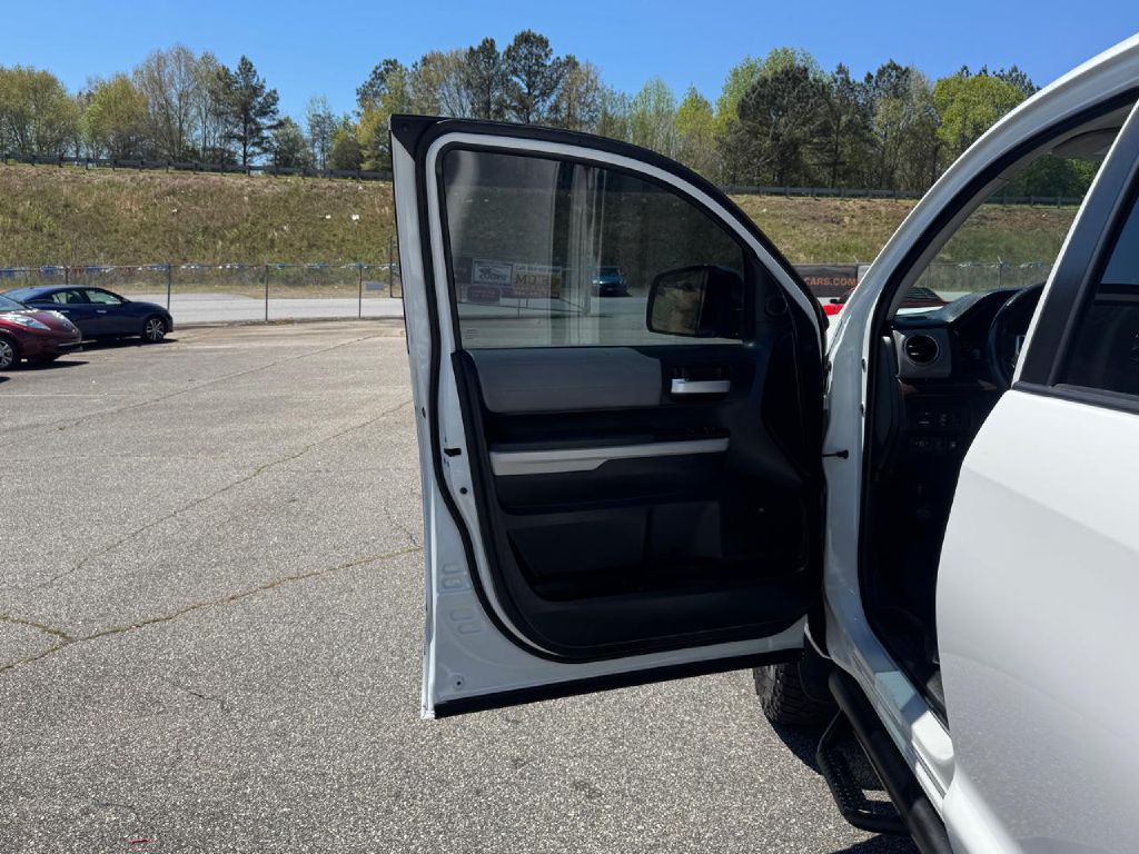 2020 Toyota Tundra Image 32