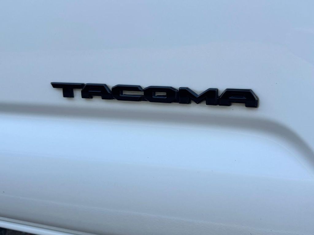 2020 Toyota Tacoma Image 9