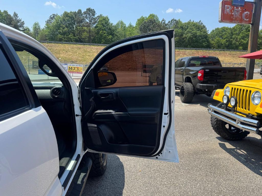 2020 Toyota Tacoma Image 10