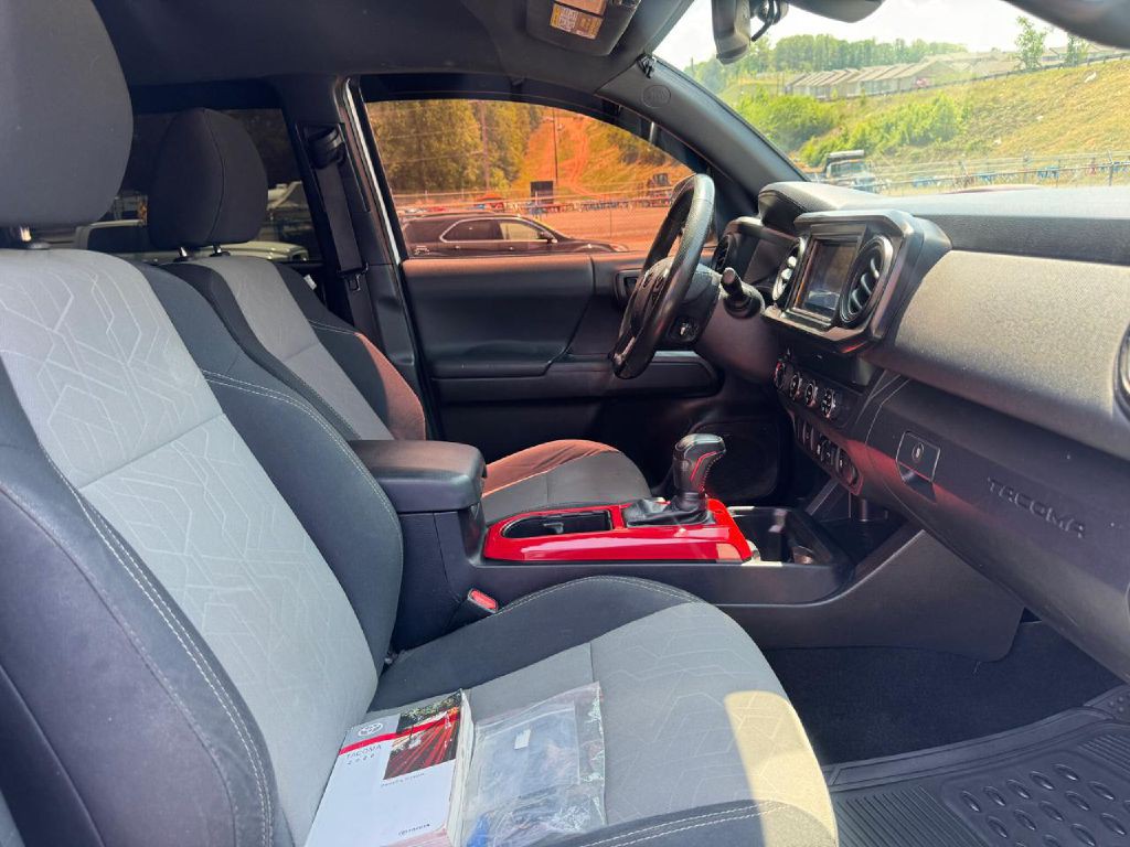 2020 Toyota Tacoma Image 11