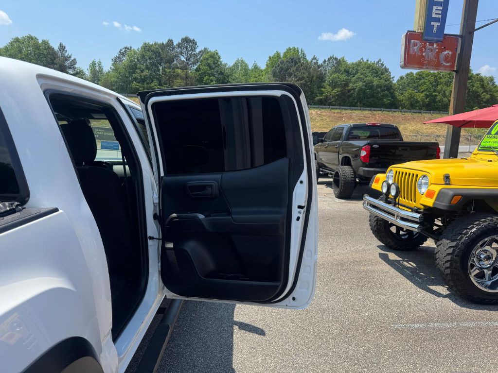 2020 Toyota Tacoma Image 12