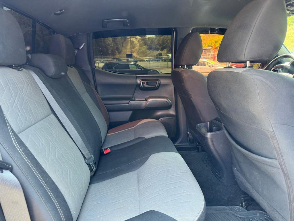 2020 Toyota Tacoma Image 13