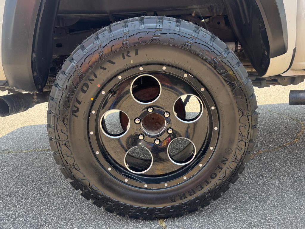 2020 Toyota Tacoma Image 17