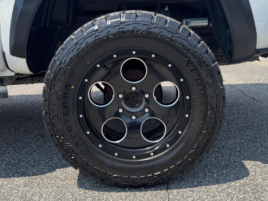 2020 Toyota Tacoma Image 30