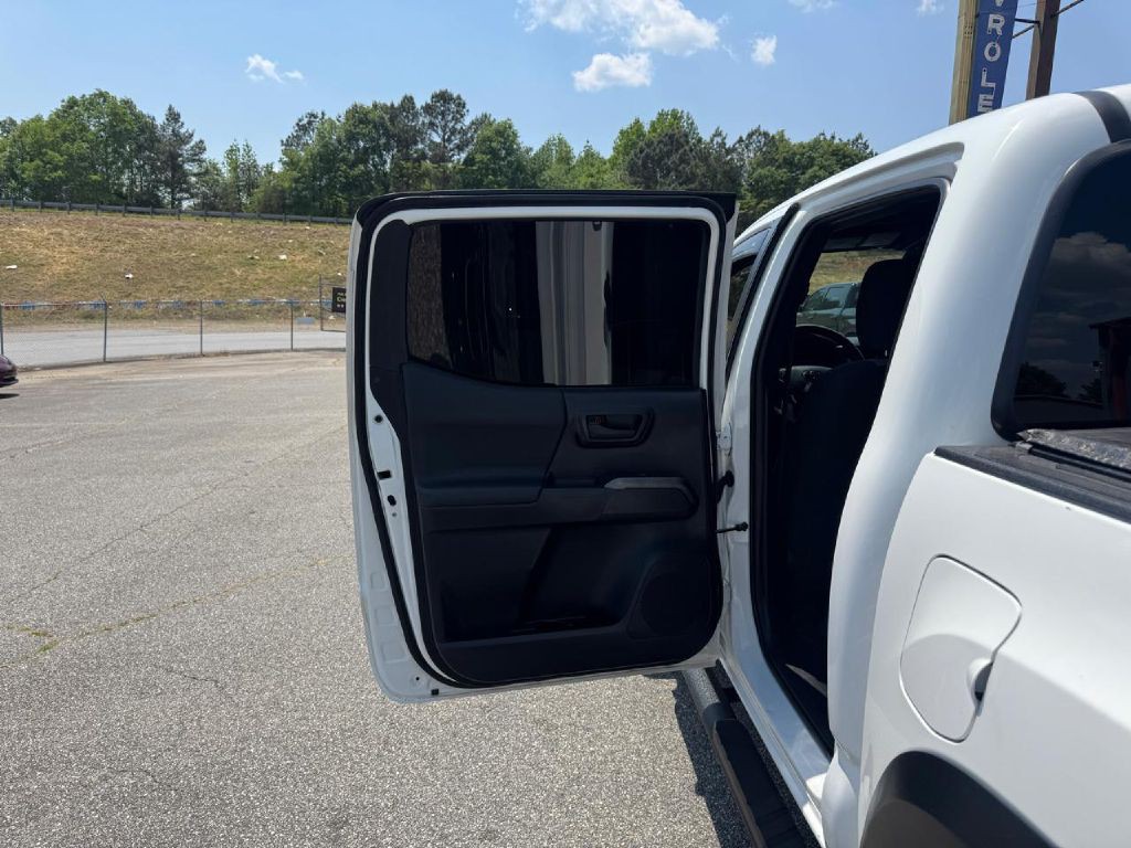2020 Toyota Tacoma Image 32