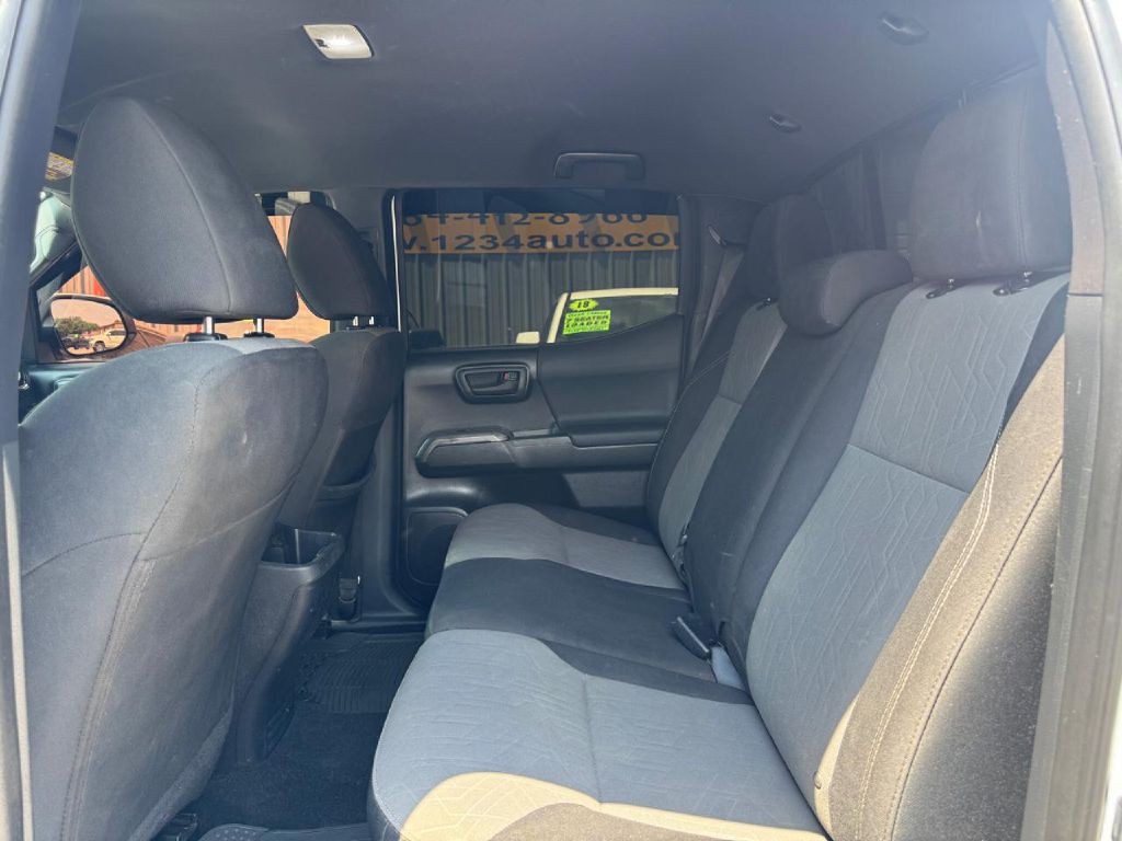 2020 Toyota Tacoma Image 33