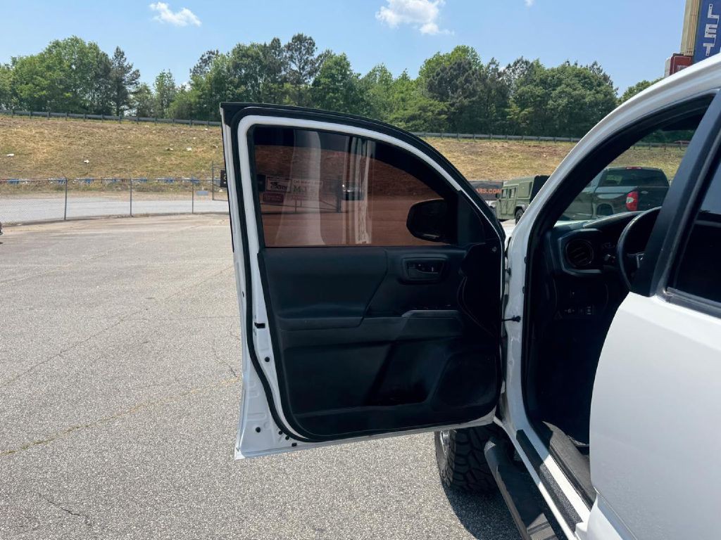 2020 Toyota Tacoma Image 34