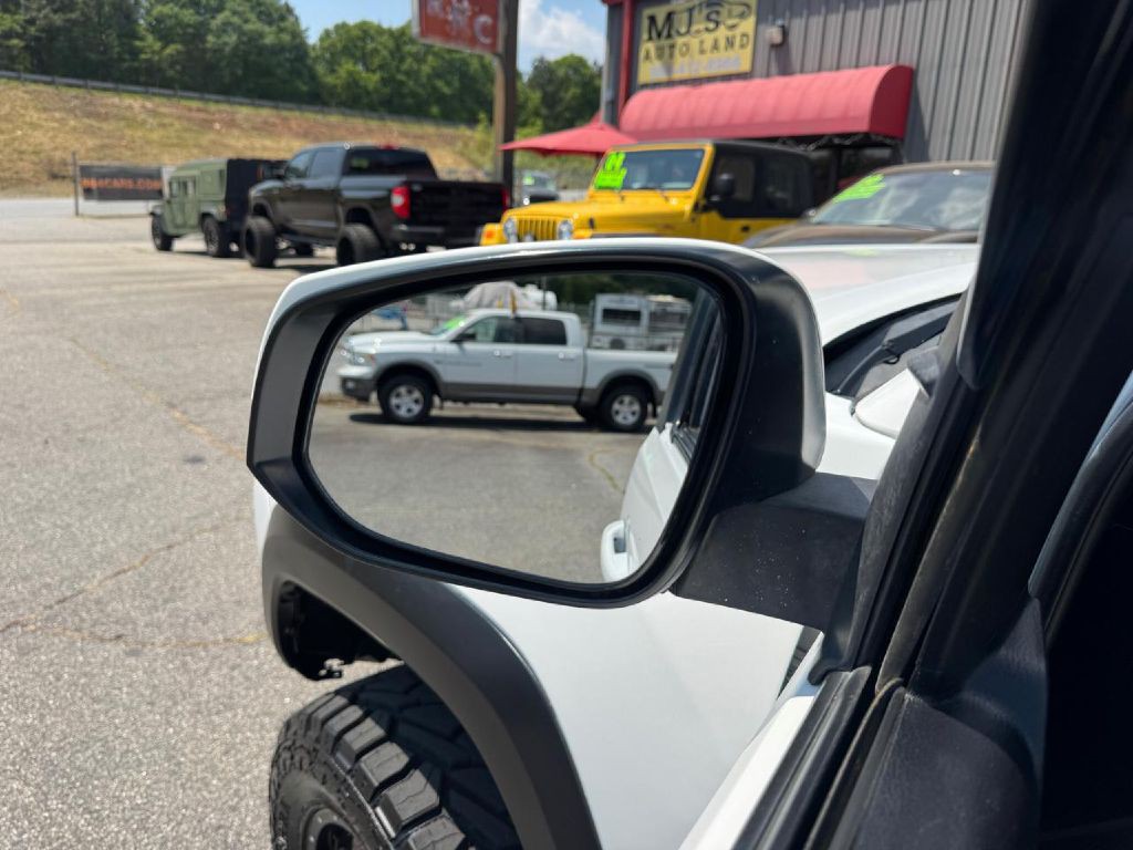 2020 Toyota Tacoma Image 35