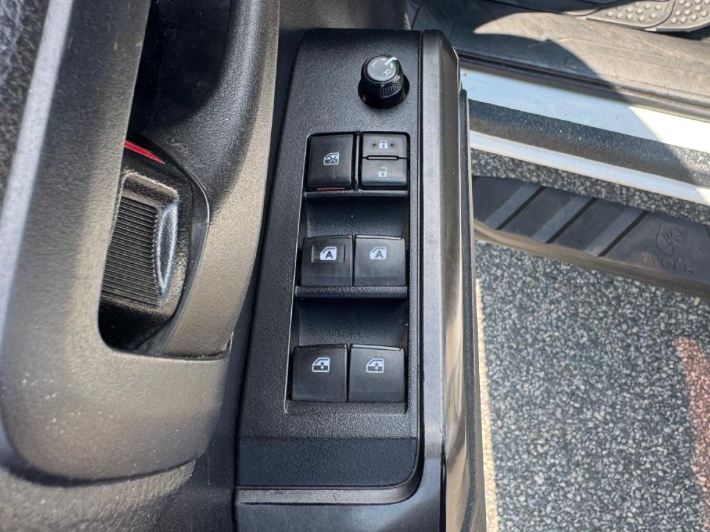 2020 Toyota Tacoma Image 38