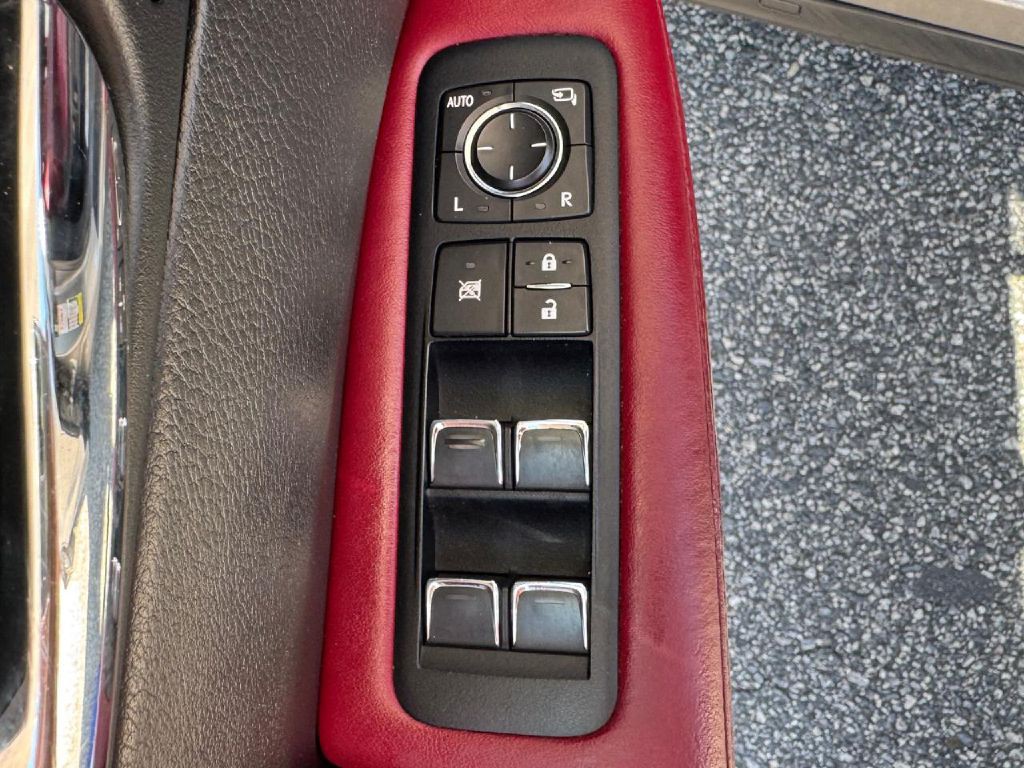 2017 Lexus RX Image 32