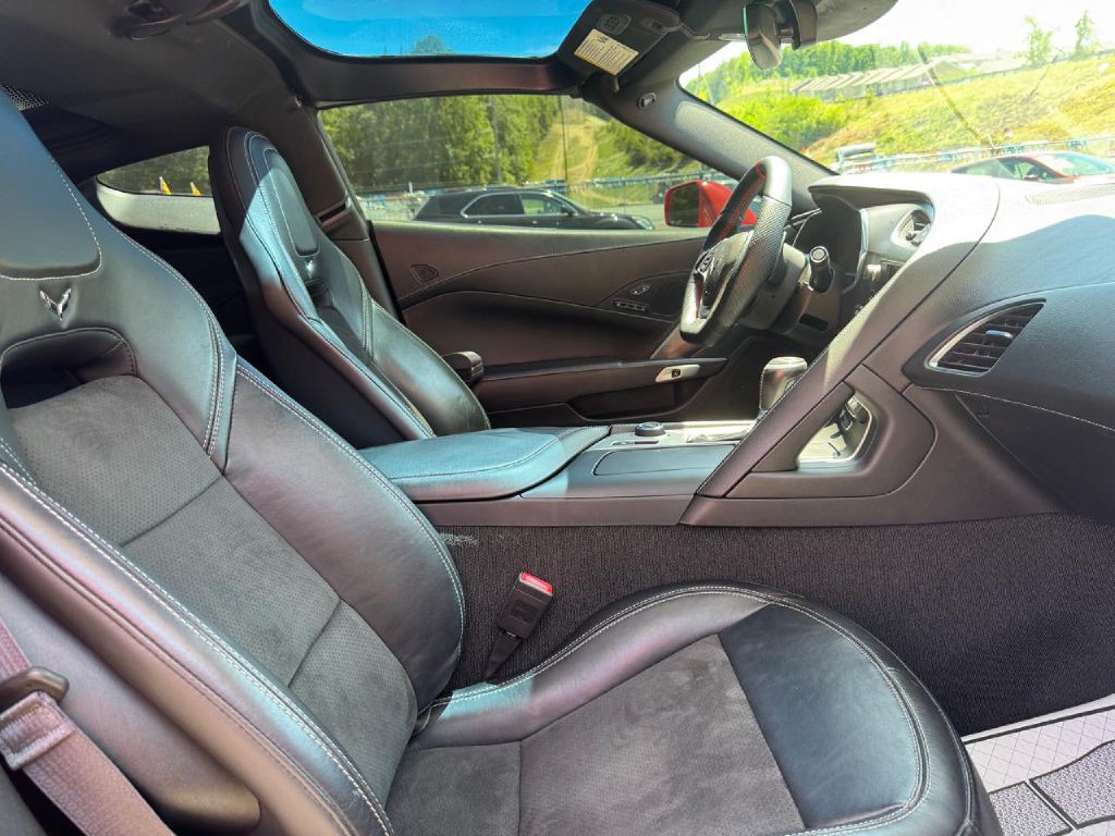 2015 Chevrolet Corvette Image 14