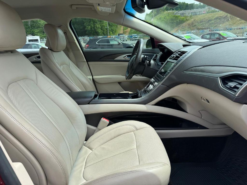 2017 Lincoln MKZ Image 10