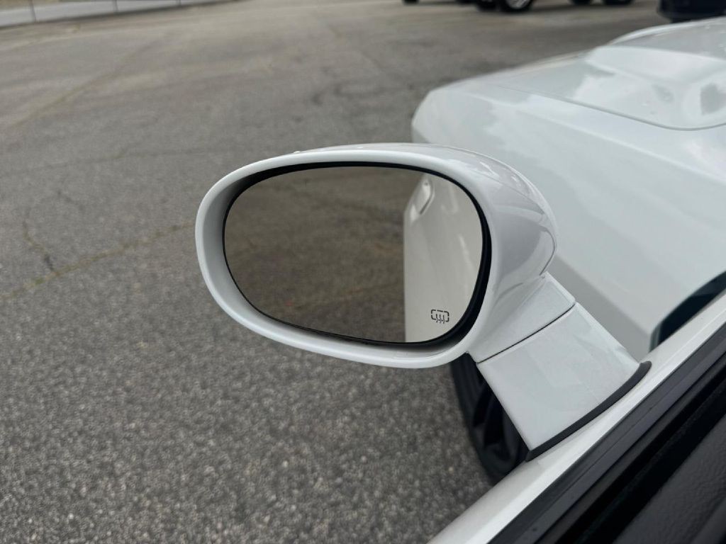2018 Dodge Challenger Image 21