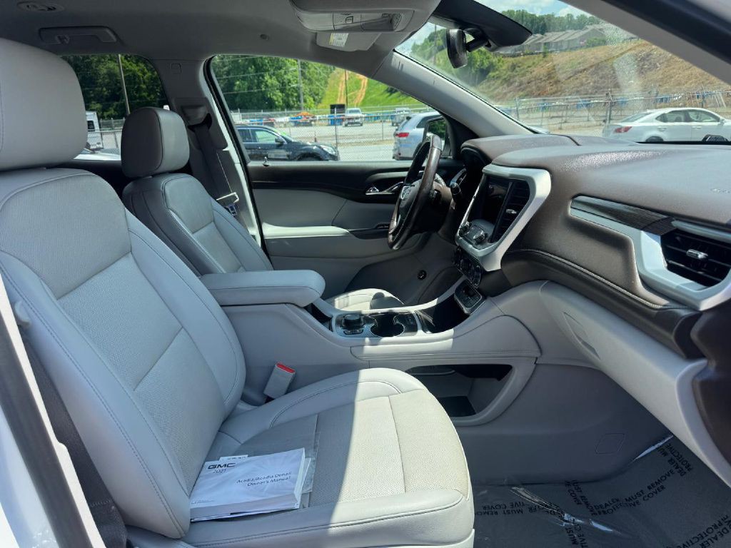 2021 GMC Acadia Image 10