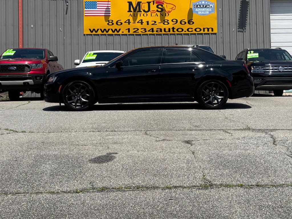 2022 Chrysler 300 Image 2