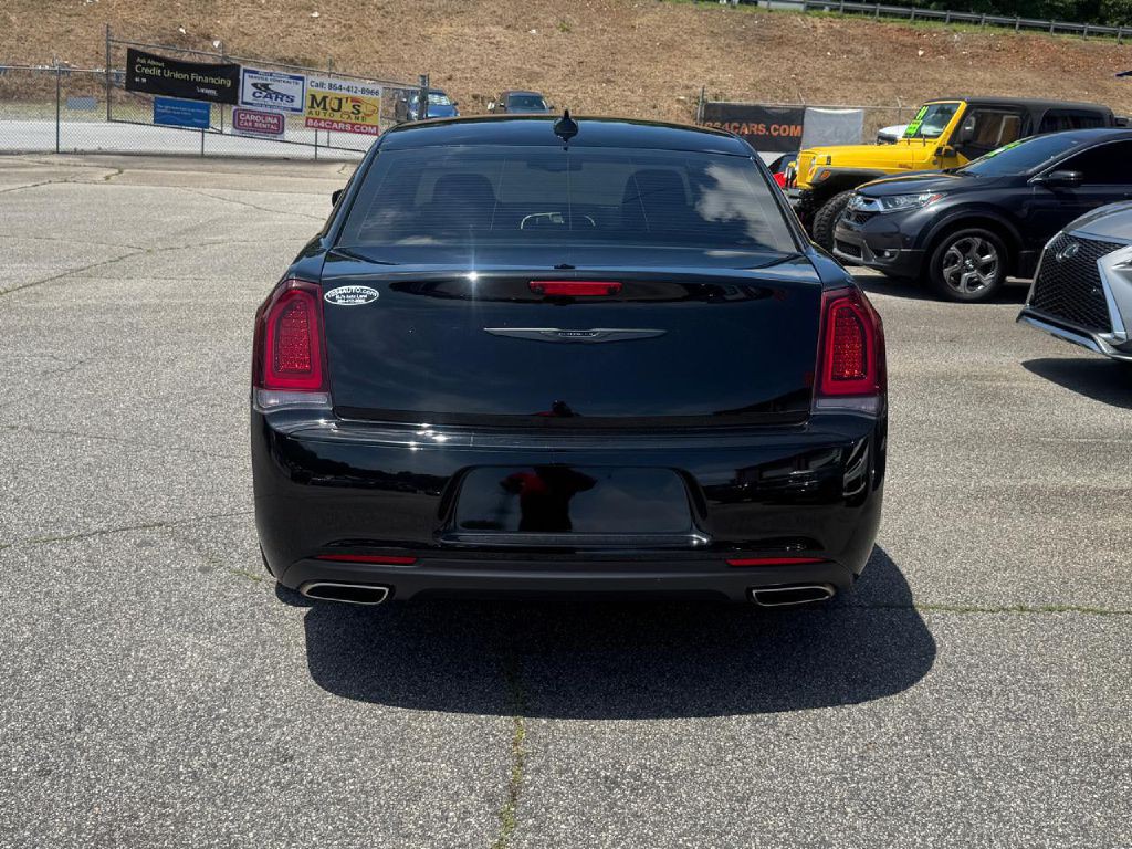 2022 Chrysler 300 Image 13