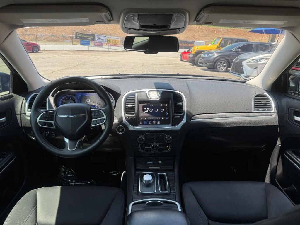 2022 Chrysler 300 Image 23