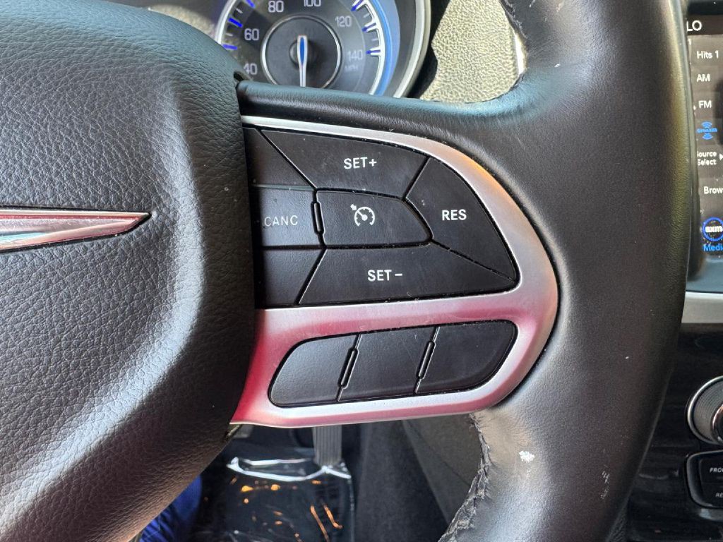 2022 Chrysler 300 Image 37