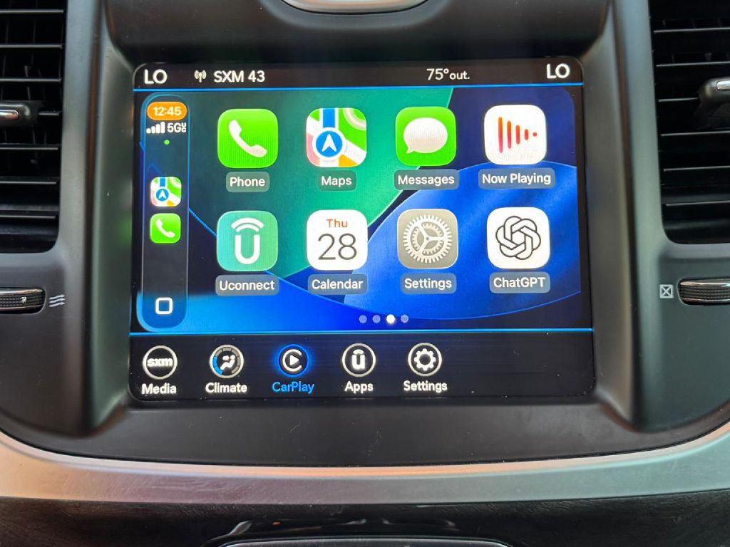 2022 Chrysler 300 Image 39