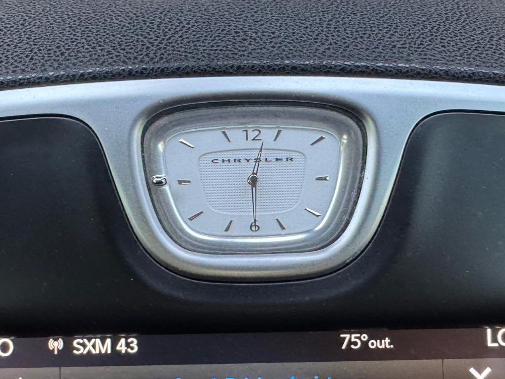 2022 Chrysler 300 Image 40