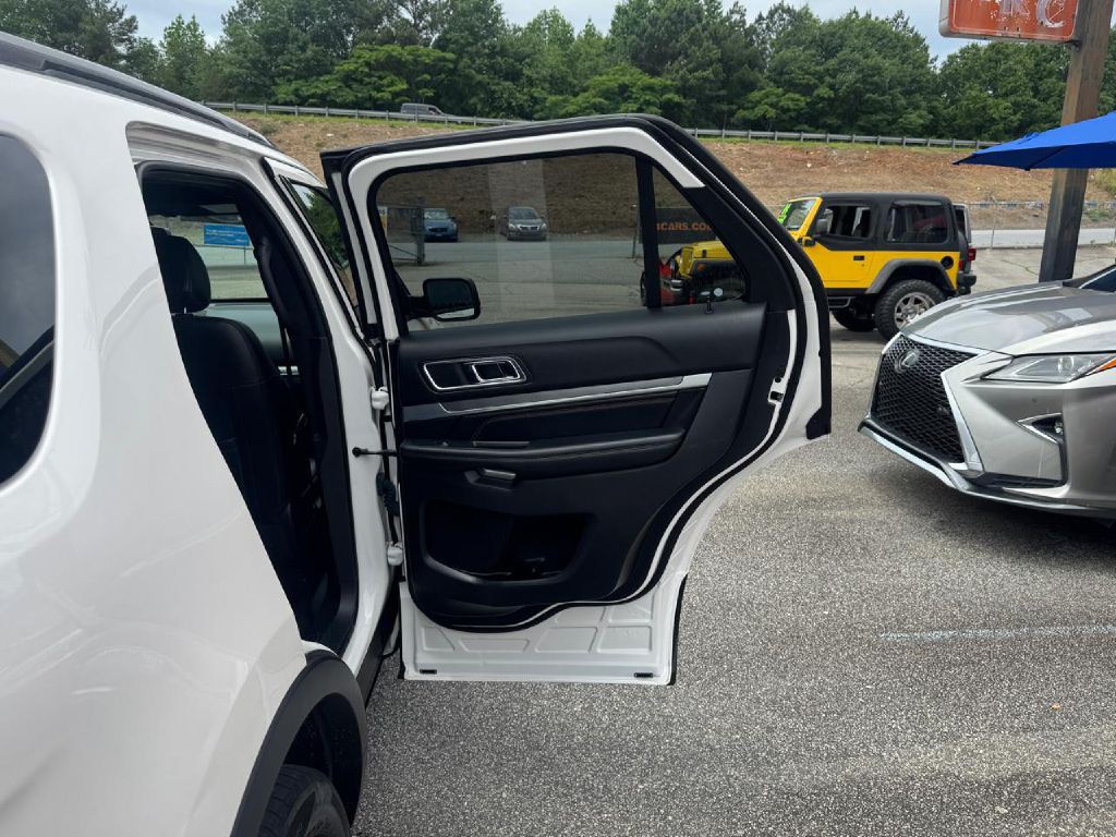 2017 Ford Explorer Image 12