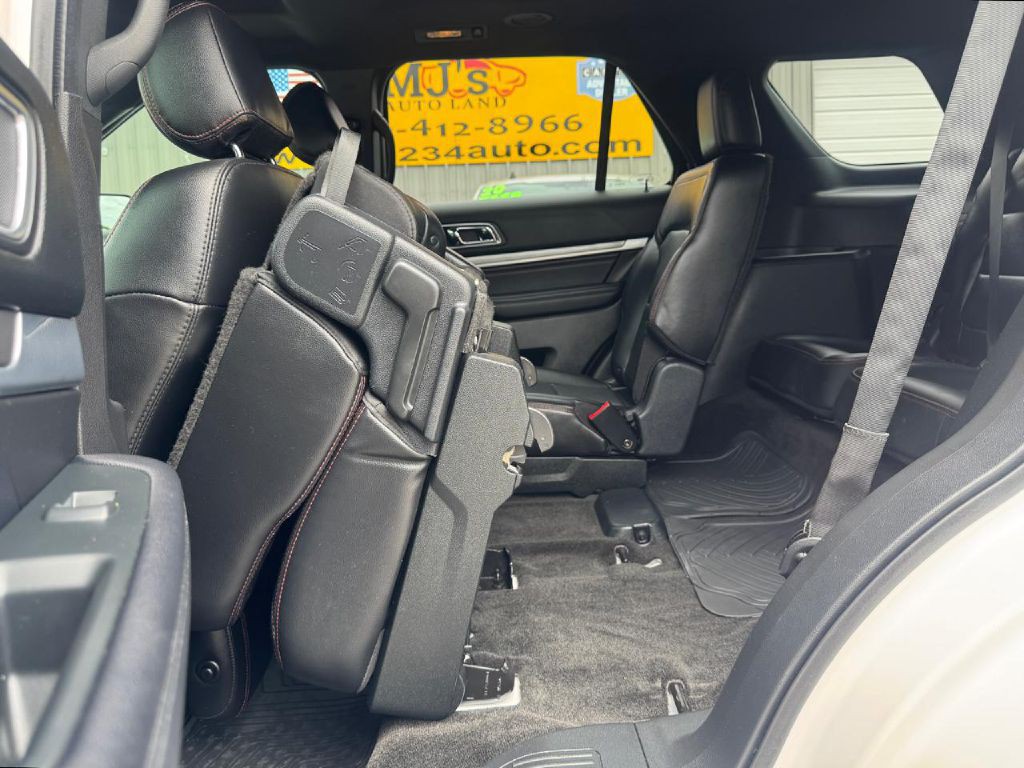 2017 Ford Explorer Image 32