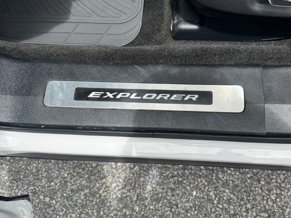 2017 Ford Explorer Image 42