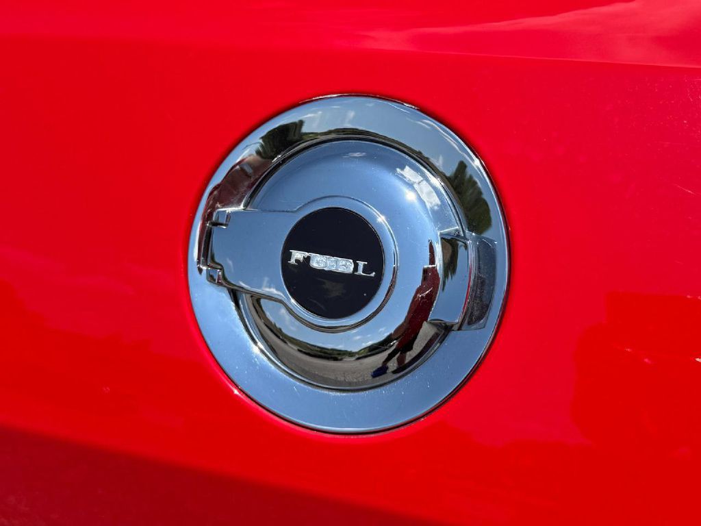 2009 Dodge Challenger Image 24
