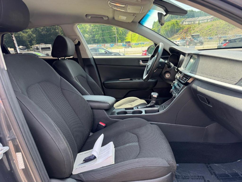 2020 Kia Optima Image 8