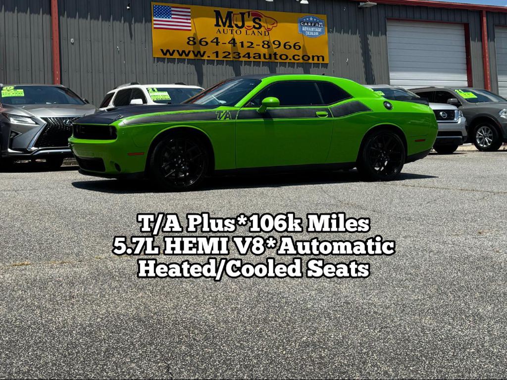 2017 Dodge Challenger Image 1