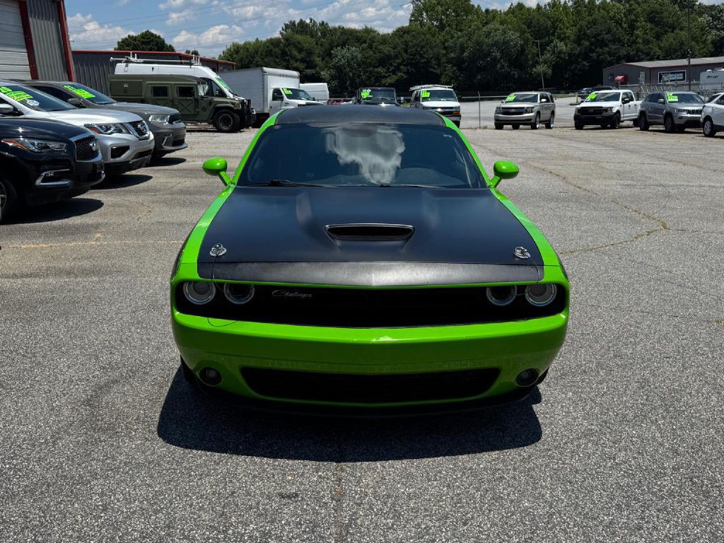2017 Dodge Challenger Image 4