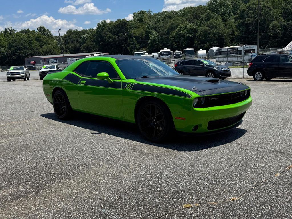 2017 Dodge Challenger Image 5