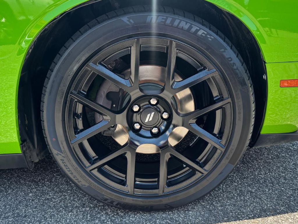 2017 Dodge Challenger Image 6