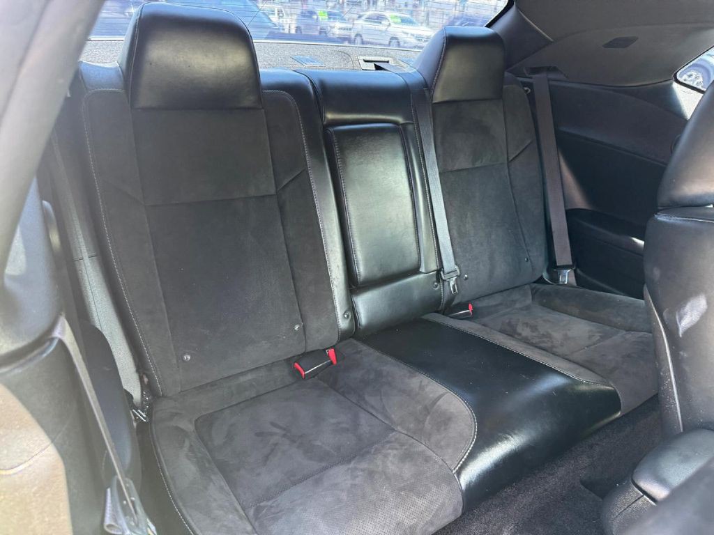 2017 Dodge Challenger Image 12
