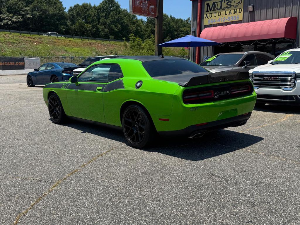 2017 Dodge Challenger Image 18